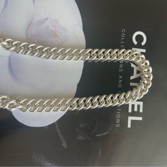 Sold AUTHENTIC Chanel silver tone large chunky CC Turnlock jumbo choker - Picture 5 of 7